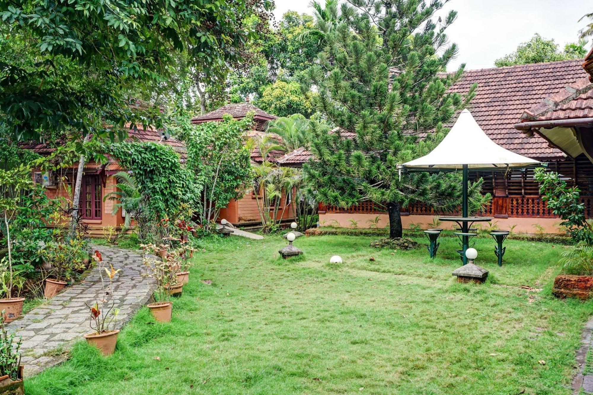 Palette - Pagoda Resorts Alappuzha Extérieur photo